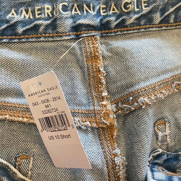 *NEW* American Eagle distressed/ripped jeans. Size US 10 SHORT - Picture 3 of 3